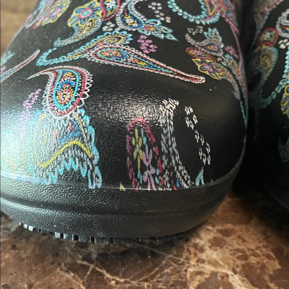 CROCS clogs womens size 10 Paisley Slippers - Black with Multicolor - Picture 7 of 8
